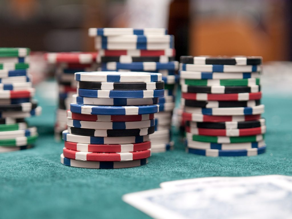What mistakes do new online poker players make during their first few weeks?
